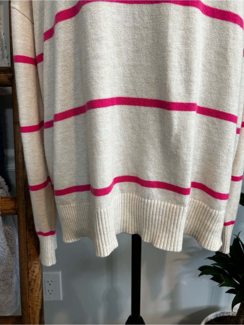 LOFT Cream V‑Neck Sweater with Pink Stripes Size XL - Picture 4 of 9